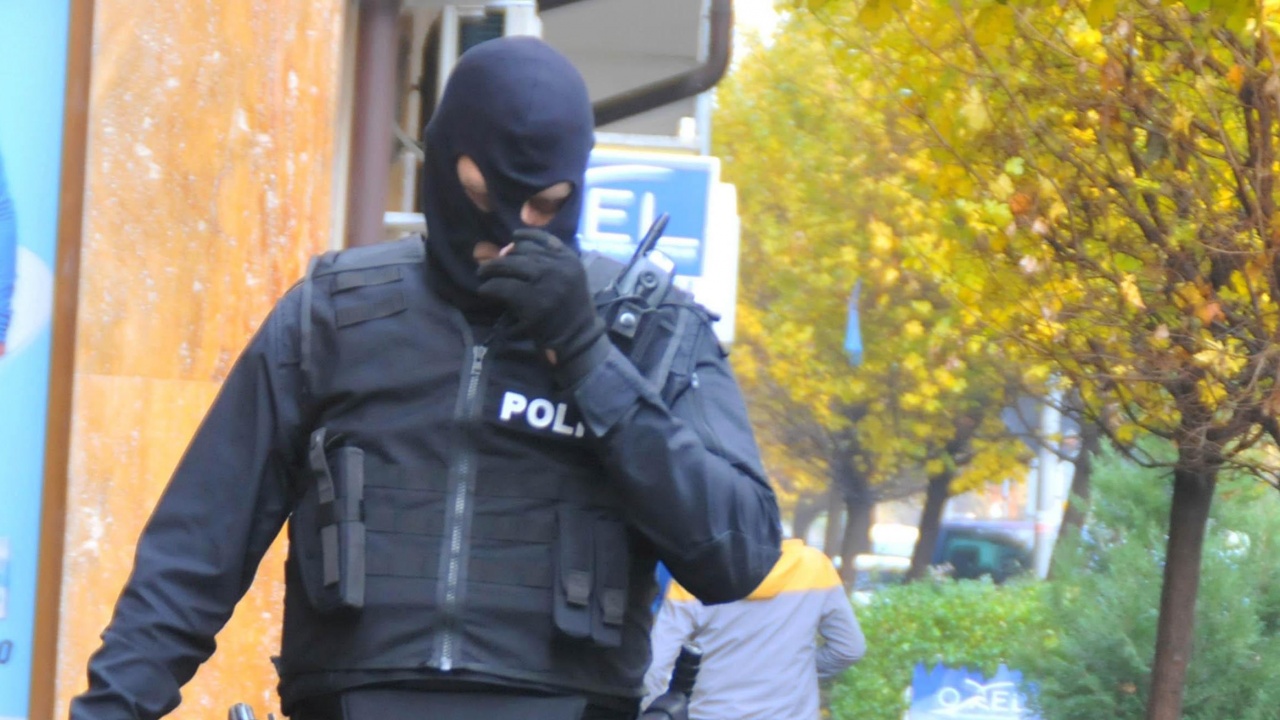 Полицията проверява колите на изходите на Тервел и Добрич