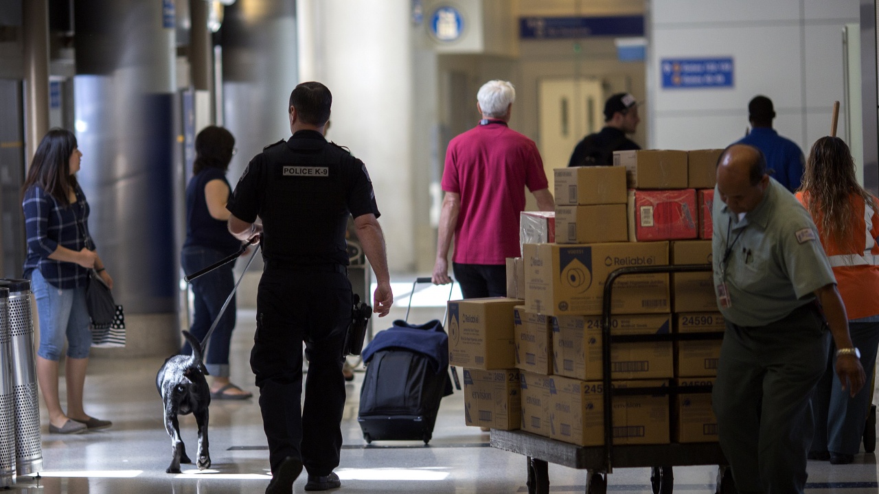 Турция е заловила на летището в Анкара член на ИД с фалшив паспорт