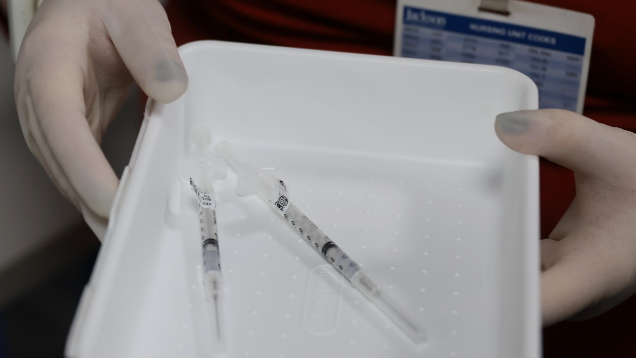 Продължава ваксинирането на деца и възрастни срещу COVID в "Пирогов"