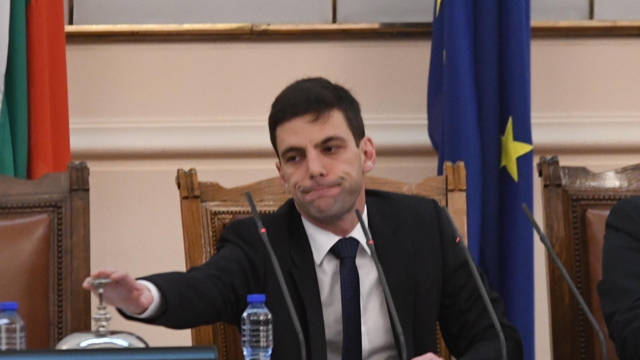 Никола Минчев обясни в какъв случай НС ще се откаже от паркоместата пред „Александър Невски“