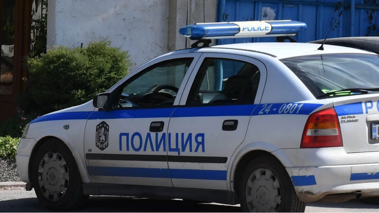 14-годишни нападнаха и обраха мъж в София
