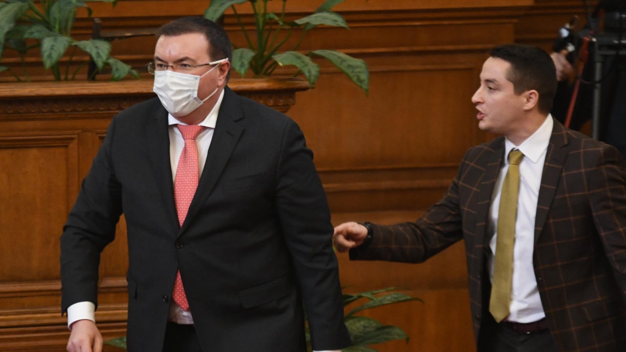 Депутатите отново се скараха за зеления сертификат в парламента