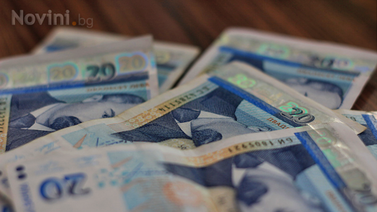 Момче намери разпилени пари при банкомат в Пазарджик