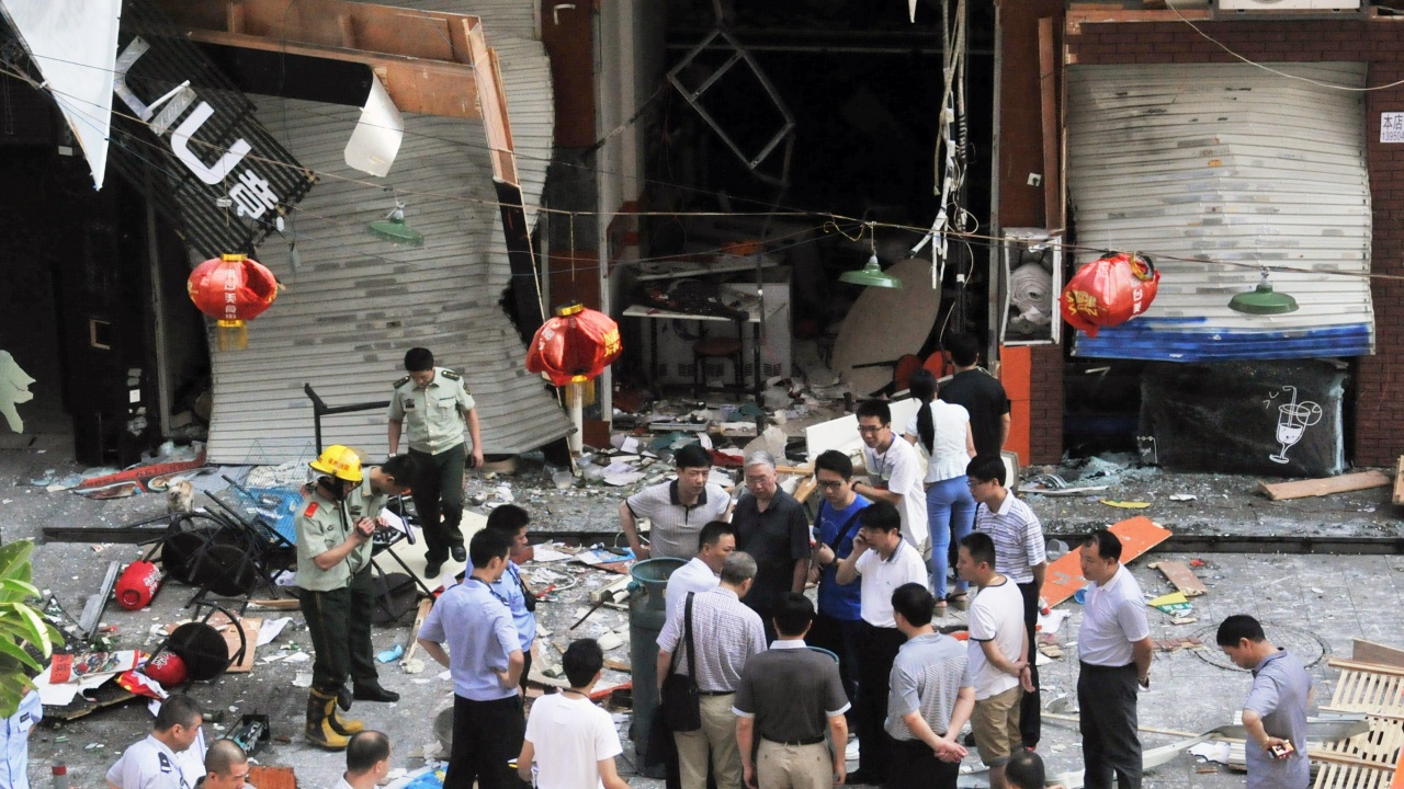 16 души загинаха при газова експлозия в столова в Китай