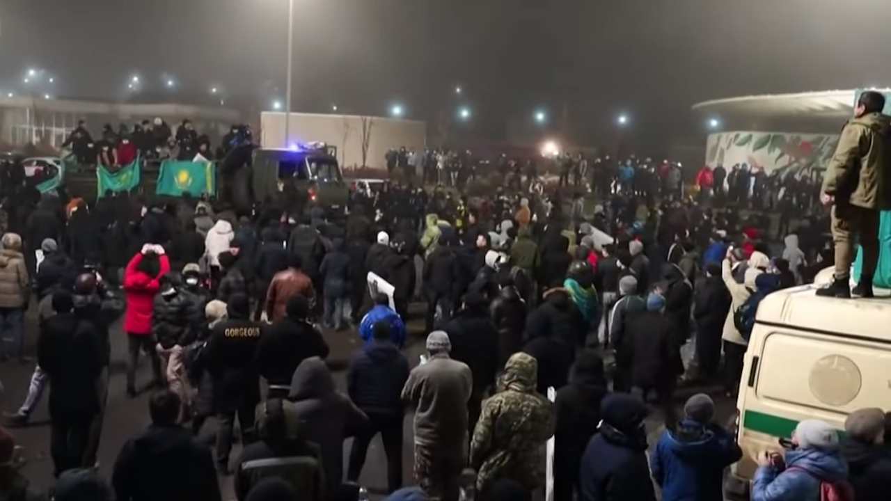 Близо 4000 души са арестувани заради безредиците в Казахстан