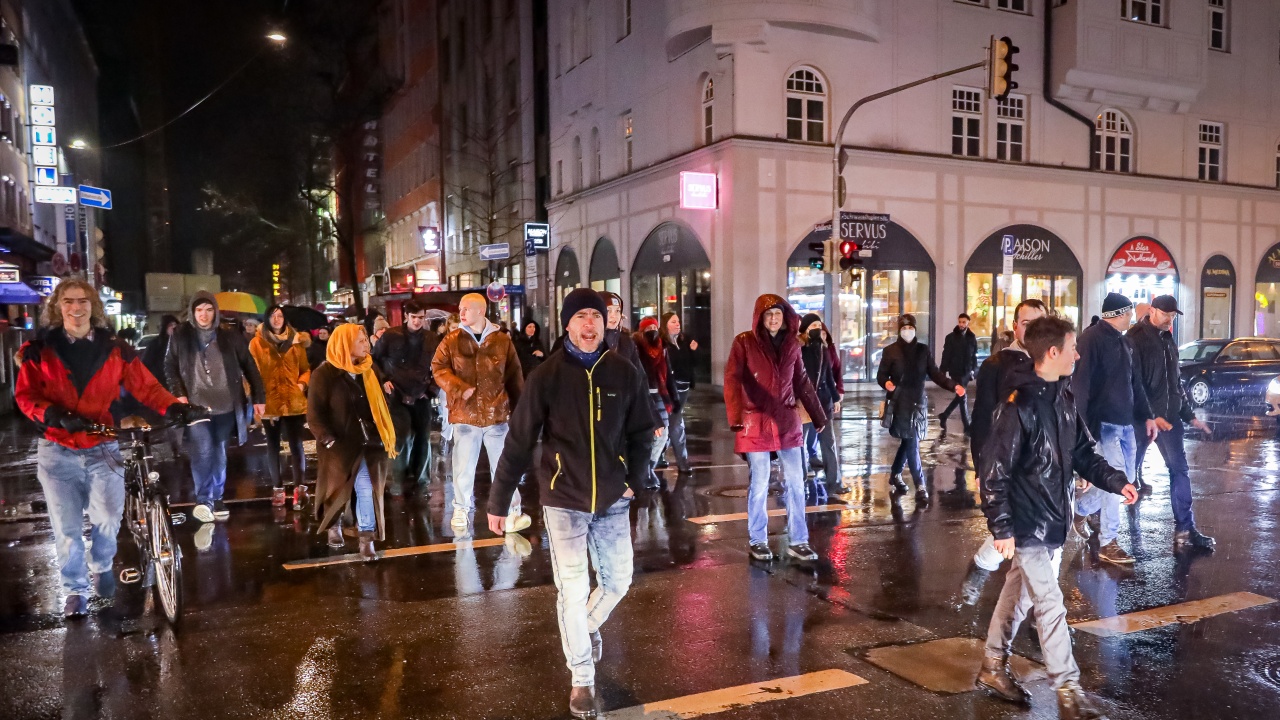 Хиляди хора в Германия участваха в демонстрации срещу политиките, свързани с коронавируса