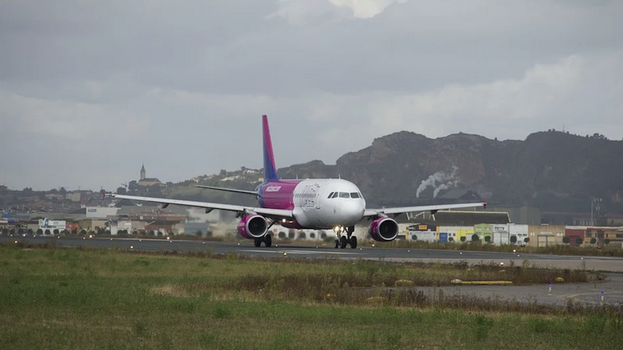 Wizz Air ще обезщети българите, прекарали часове на летище „Франкфурт-Хан”