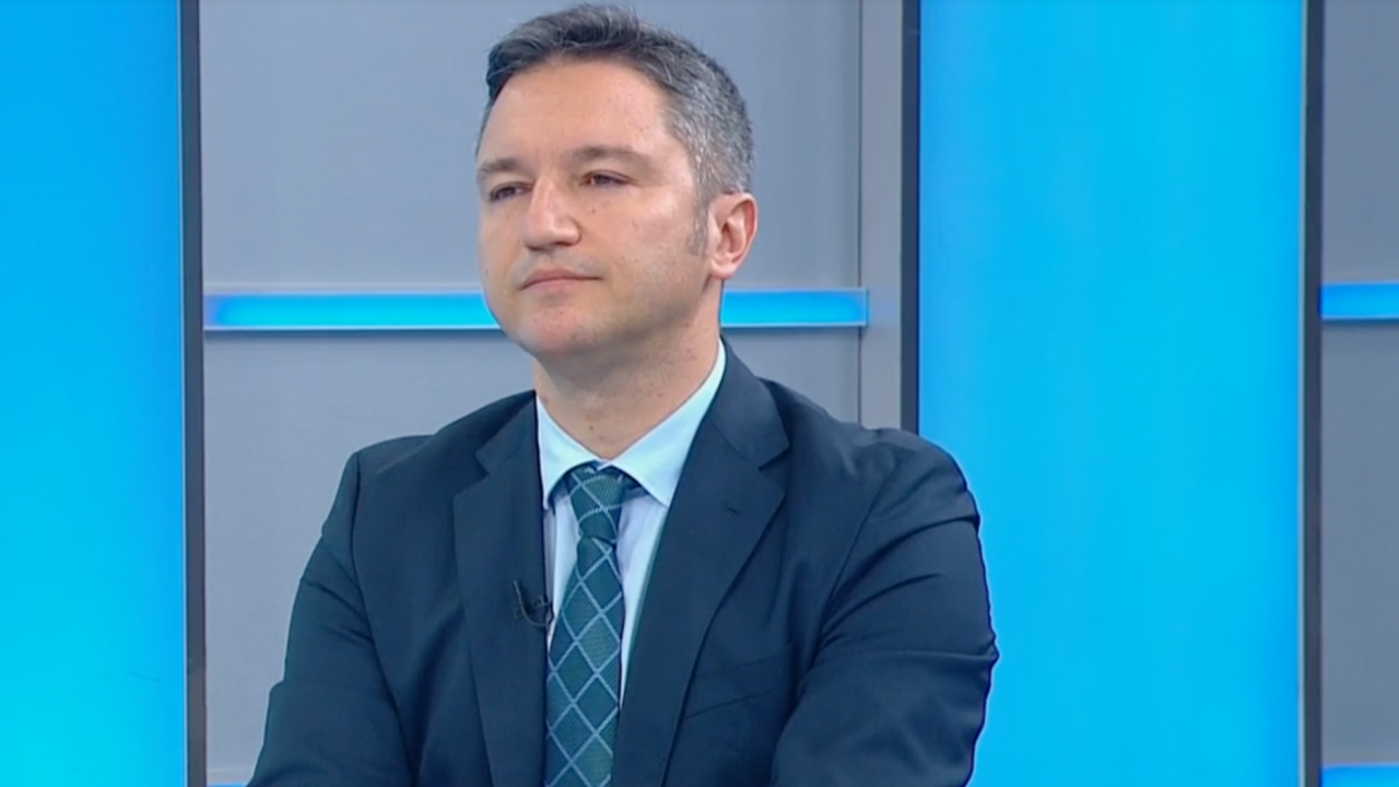 Вигенин: Кирил Петков няма да отиде в Скопие, за да търси сделка или да предаде българската позиция
