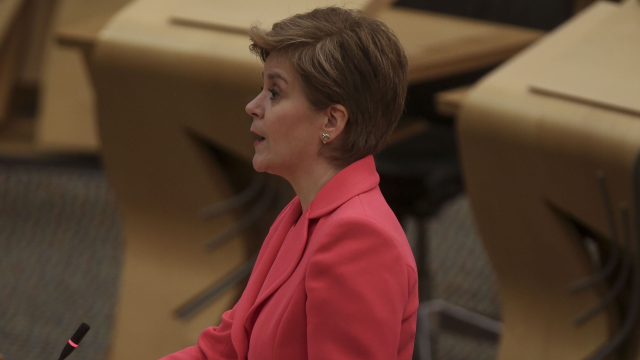 Шотландия облекчава въведените заради Омикрон ограничения
