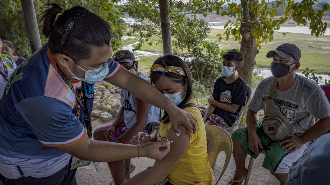 В столицата на Филипините Манила хората, които не са ваксинирани