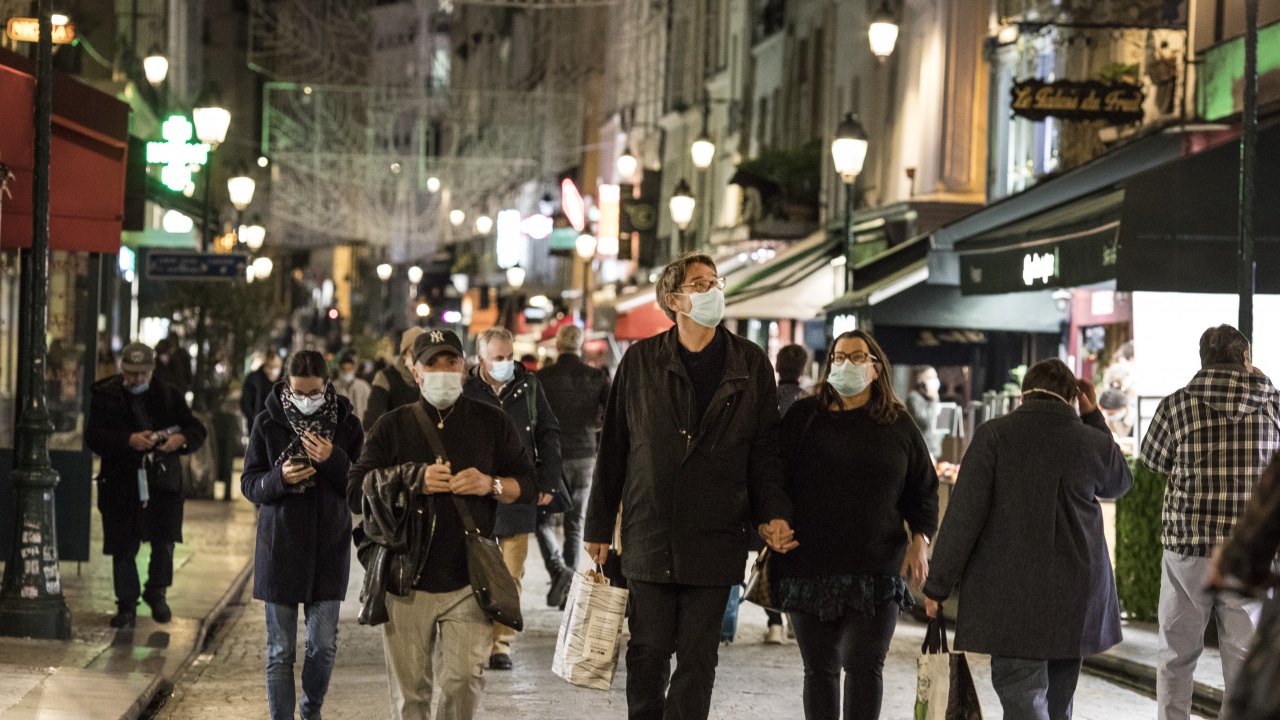 Френски съд анулира наложителното носене на маски навън в Париж 