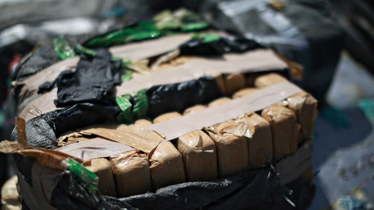 Италианската полиция откри голямо количество кокаин в контейнер с хартиени отпадъци