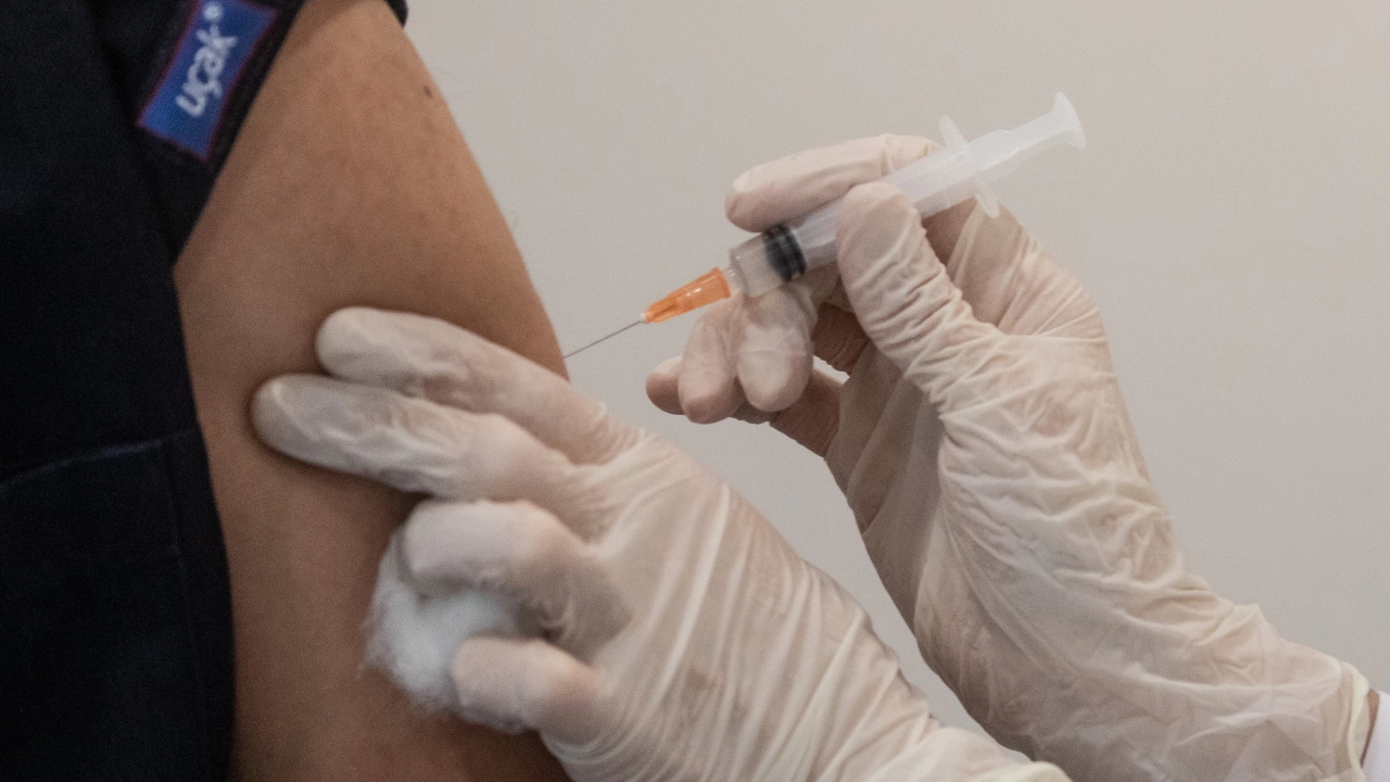 В Асеновград увеличават работното време на ваксинационния кабинет съобщиха от