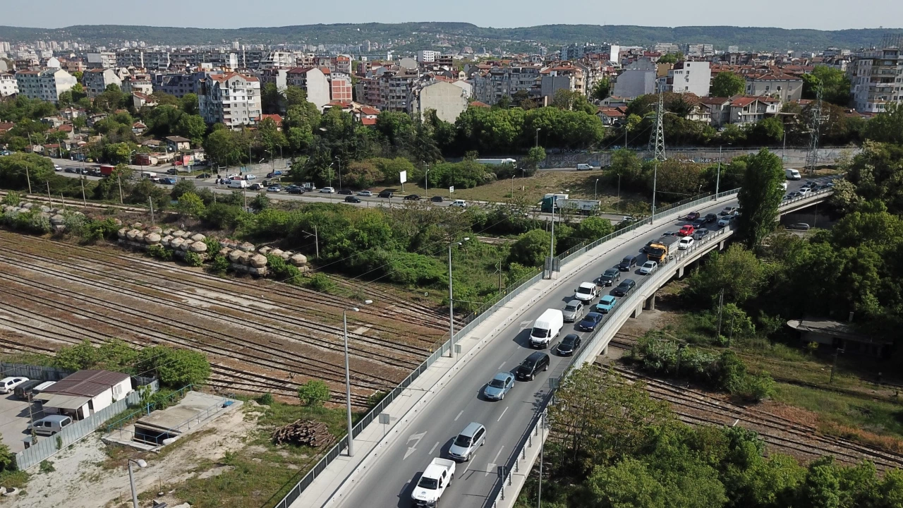 Аспаруховият мост във Варна е започнал да се руши Редица