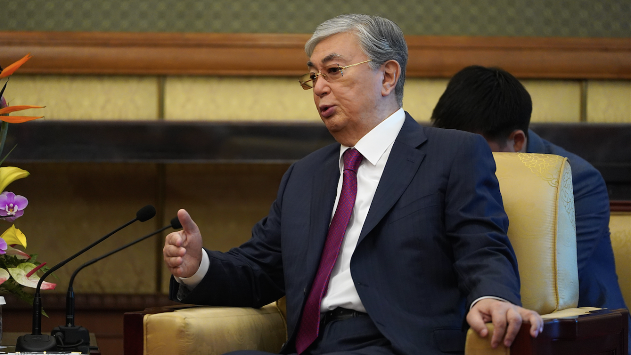 Президентът на Казахстан уволни пореден роднина на бившия държавен глава Назарбаев