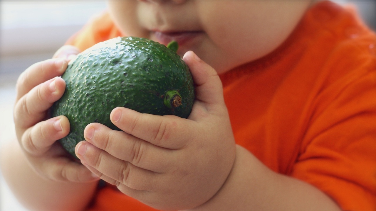 Изследване обвърза проблемите с храненето при бебетата с повишен риск