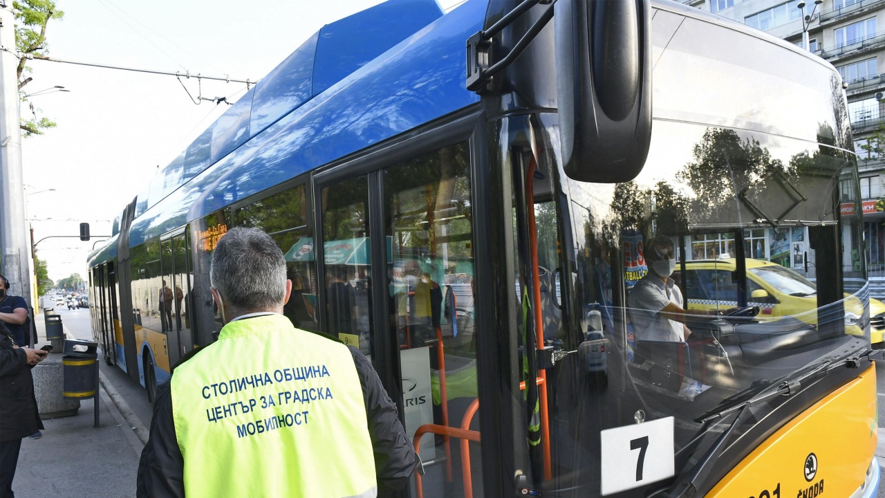  Засилени инспекции за съблюдаване на Коронавирус ограниченията тече в градския превоз на София 