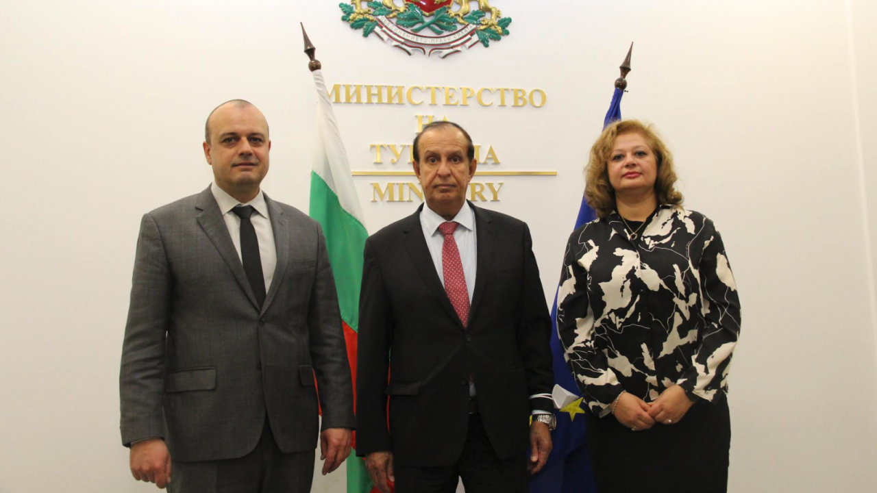 Министър Проданов разговаря с посланика на ОАЕ