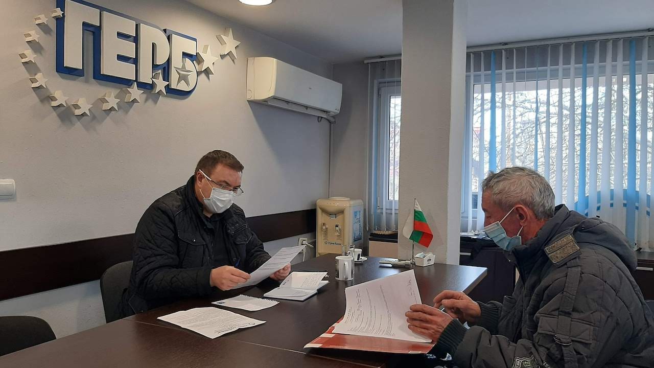 Граждани се оплакаха на проф. Ангелов от нарастващи цени, сбъркани пенсии и здравни неуредици