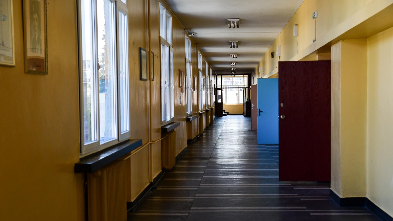 Засега няма да затварят училища в област Разград заради COVID-19