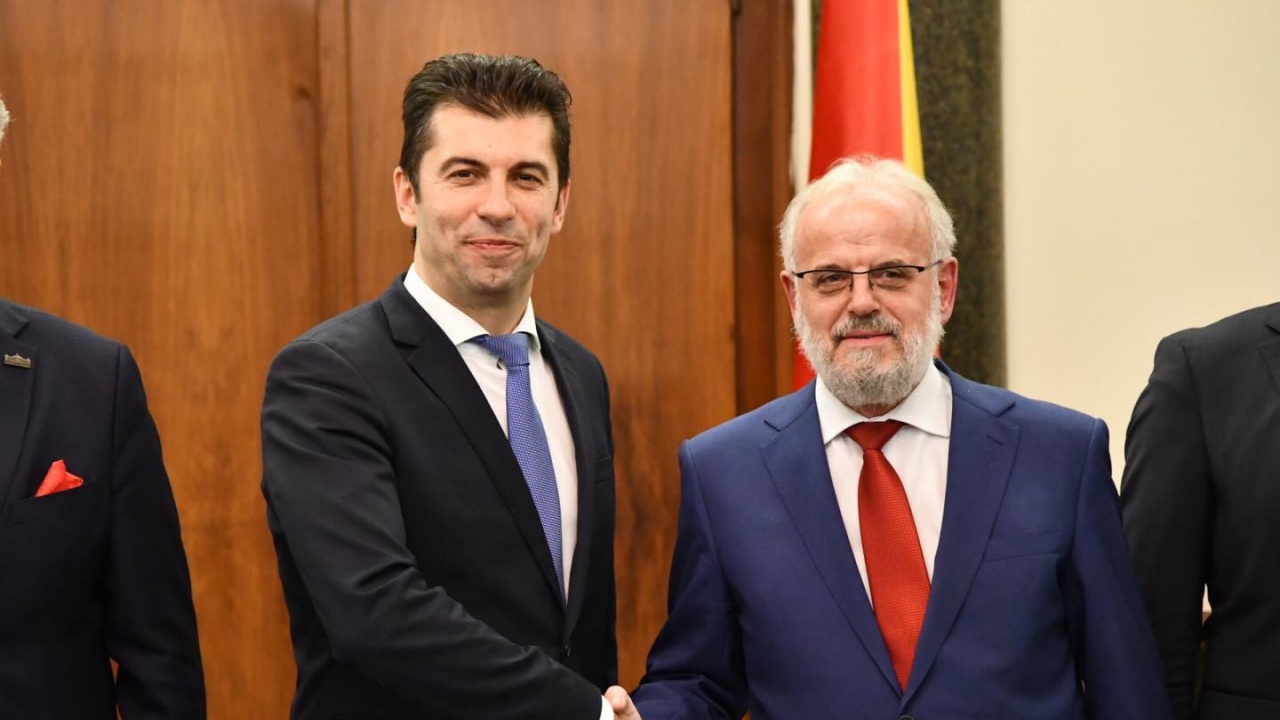 Председателят на македонския парламент изрази особено задоволство от срещата си с Кирил Петков