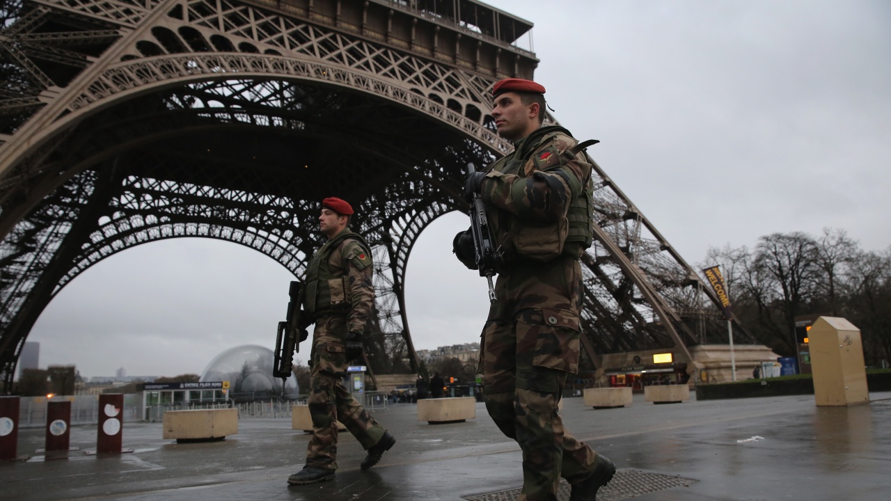 Франция облекчава COVID рестрикциите до дни