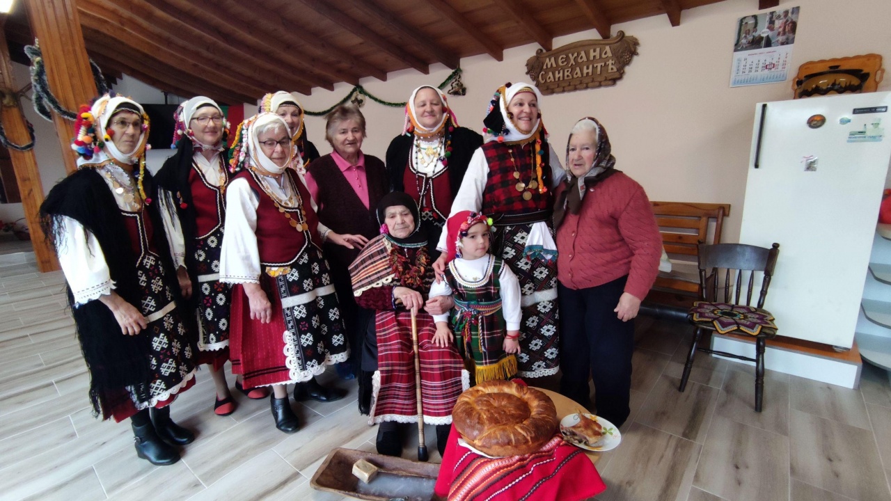 Във варненското село Здравец празнуват Бабинден