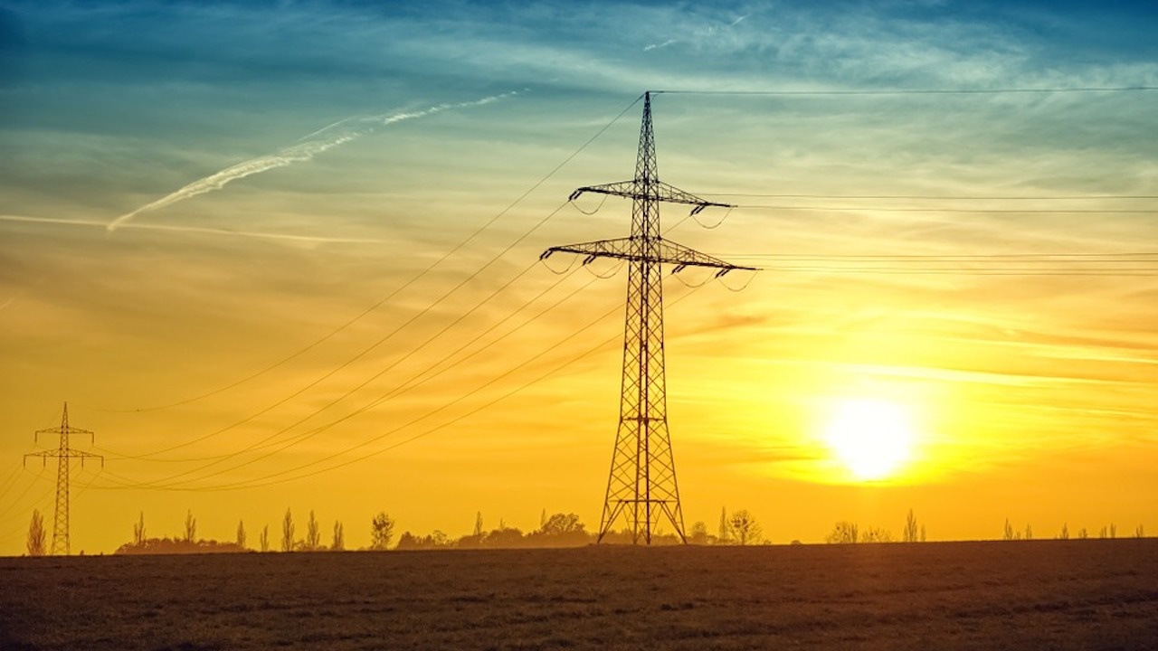 Средната цена на тока в Европа за утре ще бъде от 190 евро за MWh, a в България – 194 евро