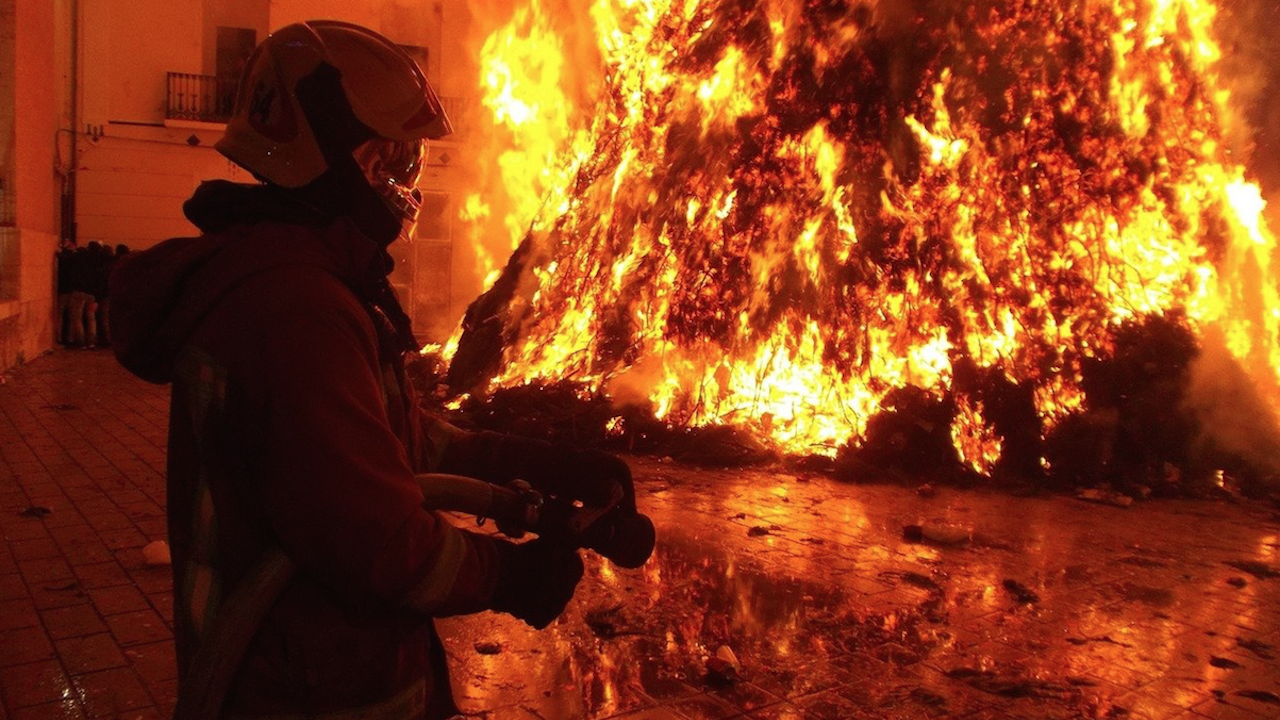 Един загинал при пожар в болница в Будапеща