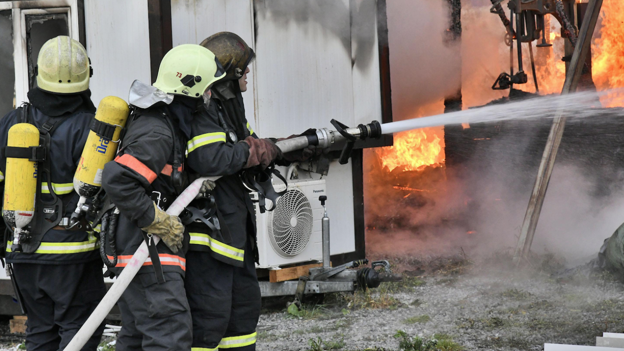 Пожар пламна в хотелски комплекс в Банско