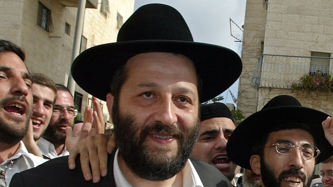 Лидерът на най-голямата еврейска ултраортодоксална партия в Израел подаде оставка като депутат в парламента