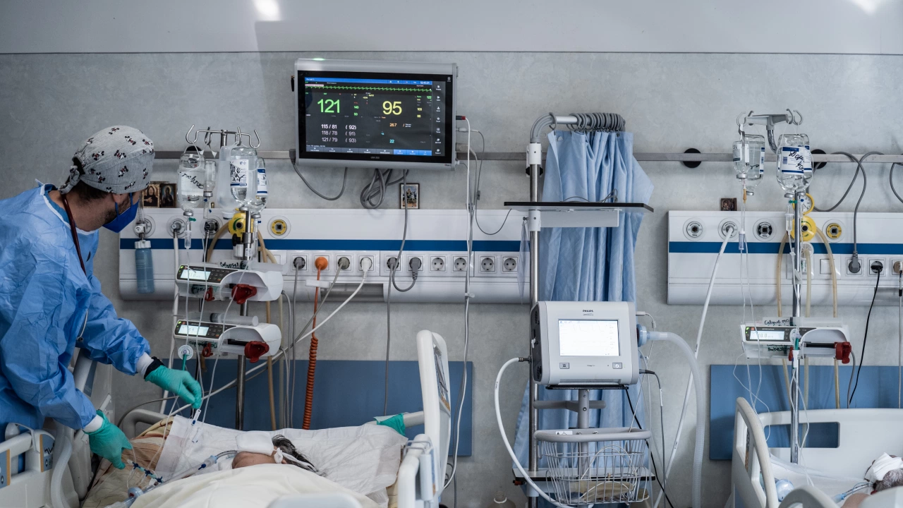 Всичките десет легла за интензивни COVID пациенти в силистренската болница са