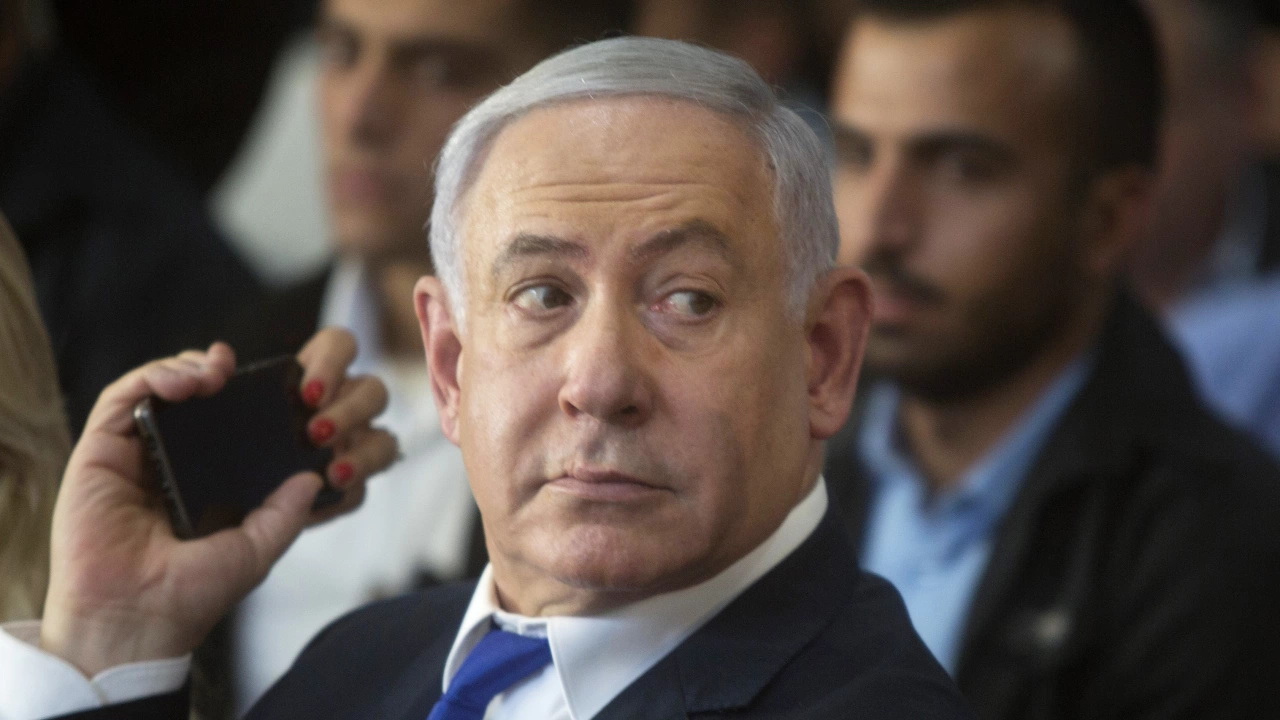 Обвинен по няколко дела в корупция бившият израелски премиер Бенямин
