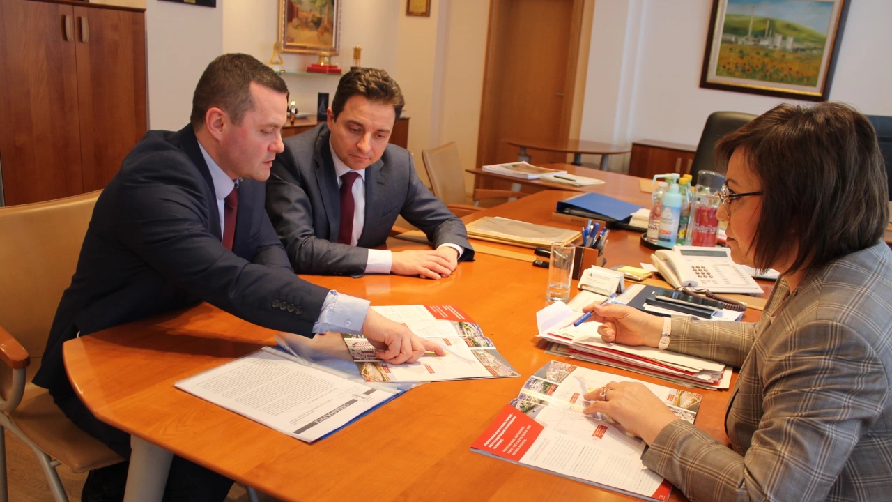 Вицепремиерът и министър на икономиката и индустрията Корнелия Нинова се срещна с кмета