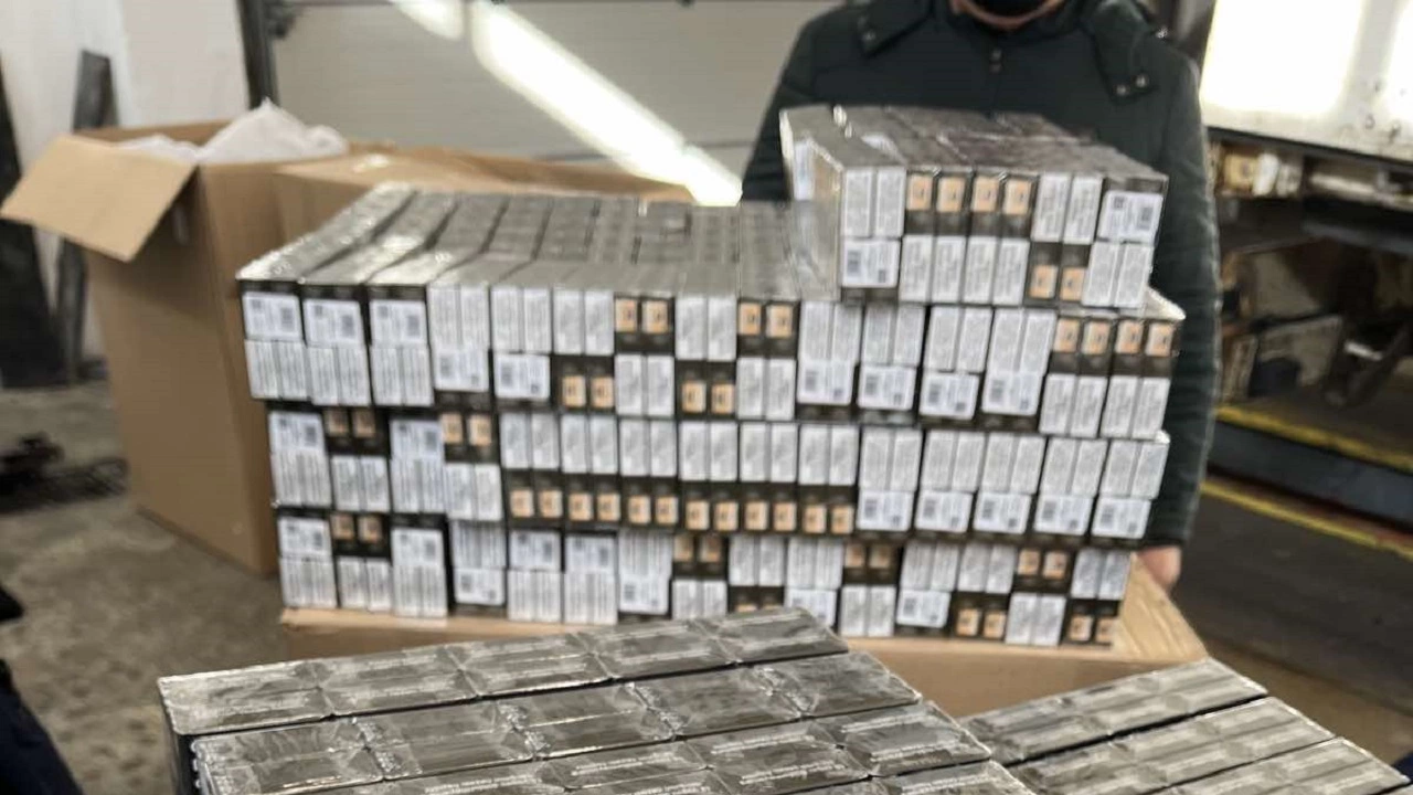 33 800 къса 1690 кутии контрабандни цигари откриха митническите служители