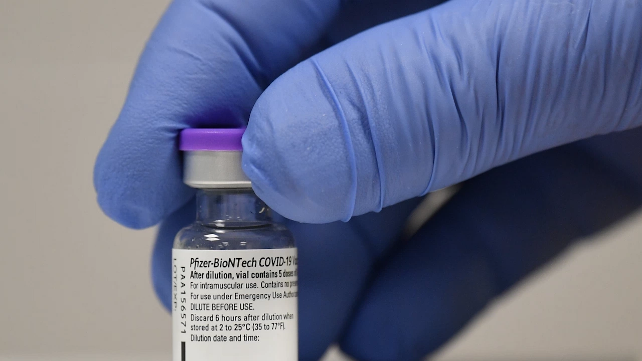Подобрената ваксина на Пфайзер която ще влияе и върху Омикрон