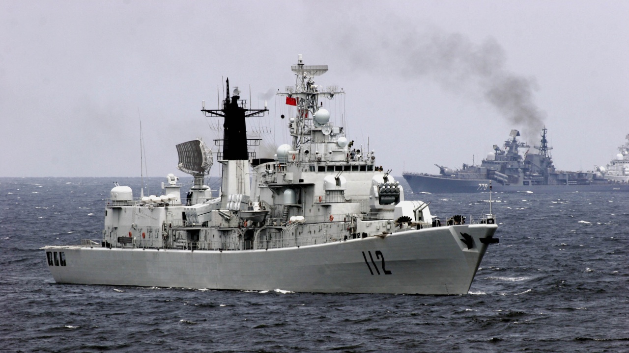 Двадесет руски военноморски плавателни съда започнаха днес учения в Балтийско