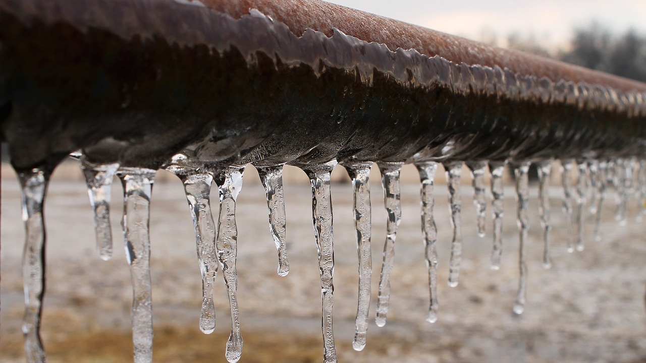 Замръзнаха водохващания във Витоша и Ерулската планина