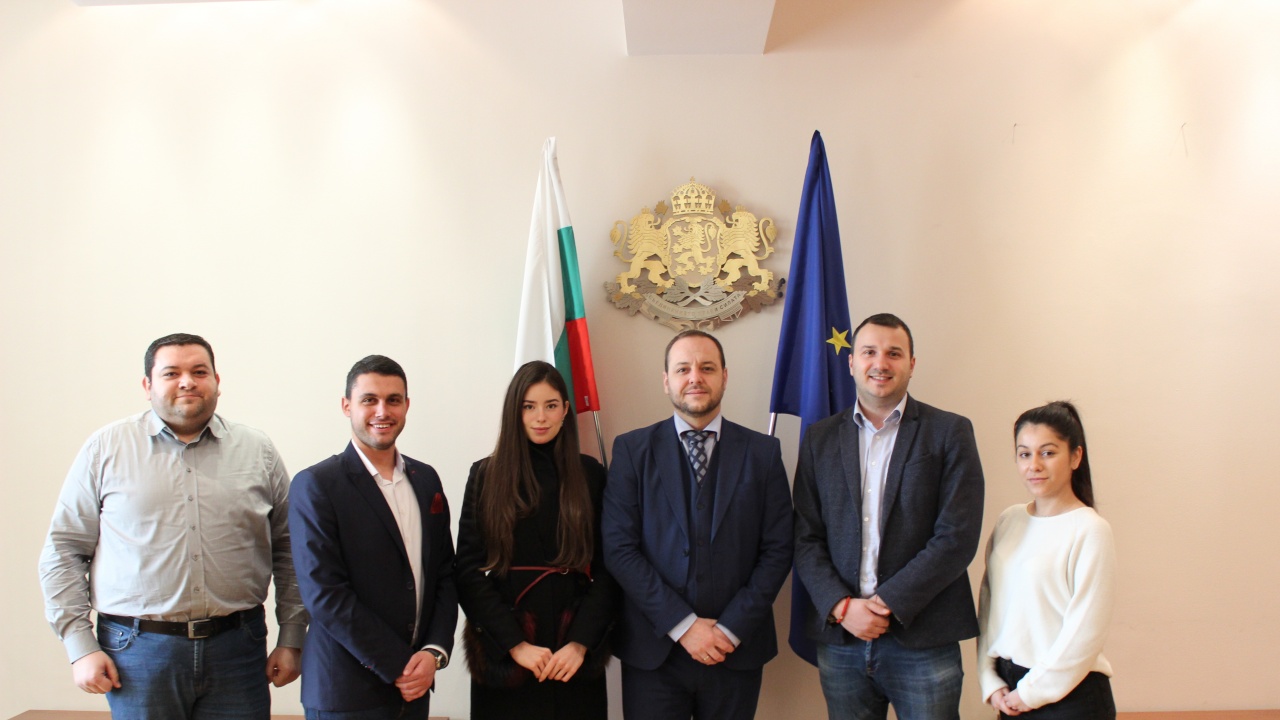 Министър Сандов проведе среща за партньорство със студентските съвети