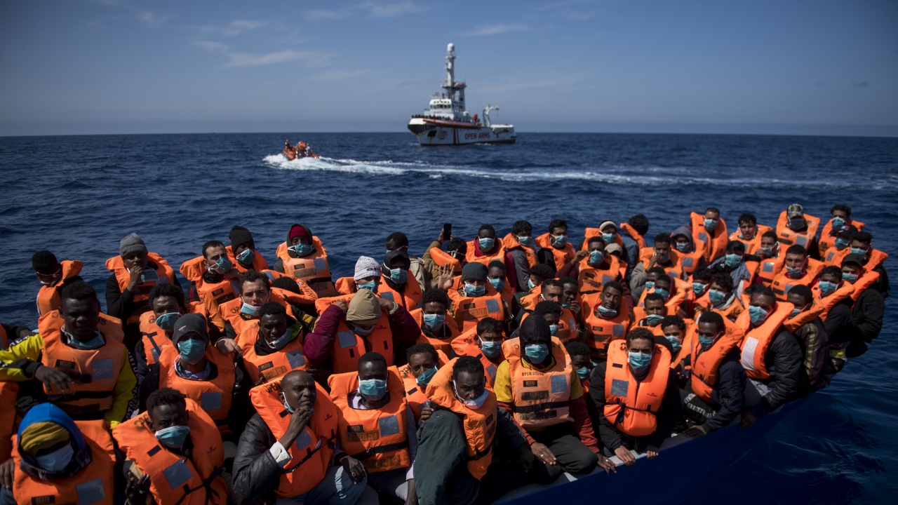 Над 300 мигранти бяха спасени край Канарските острови