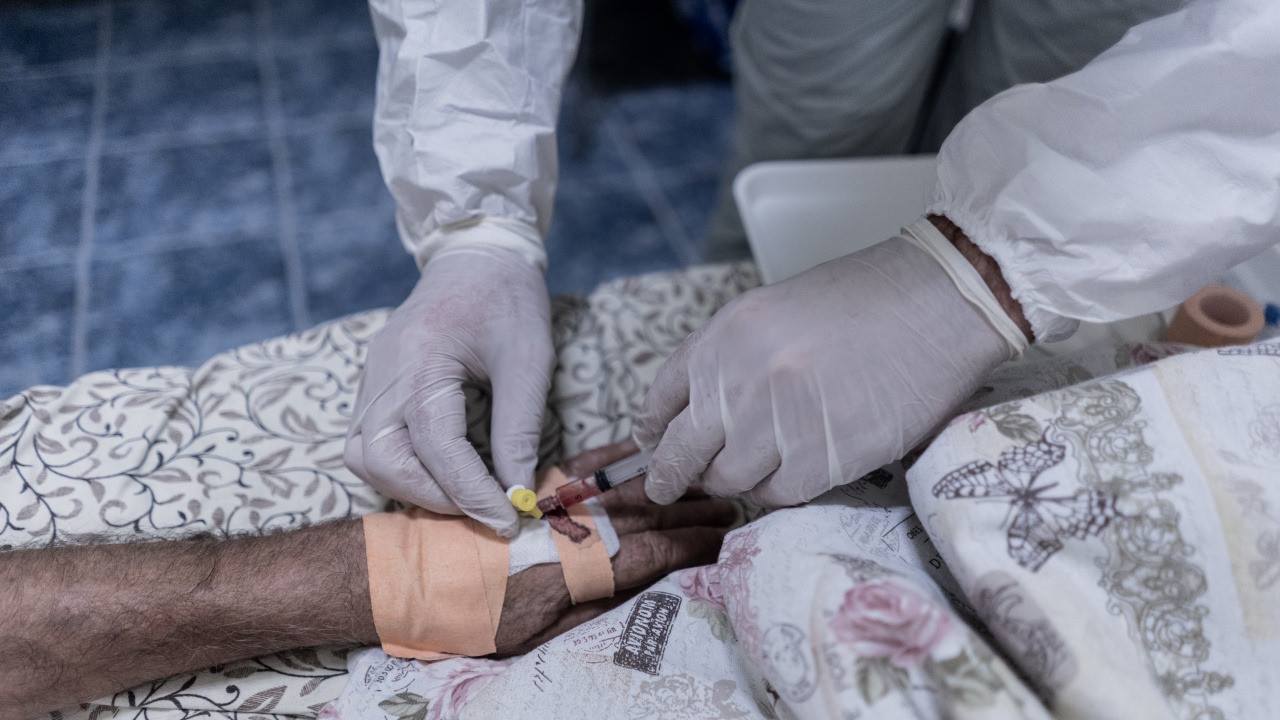 Още 70 жертви на COVID в страната - 85,71% не са били ваксинирани