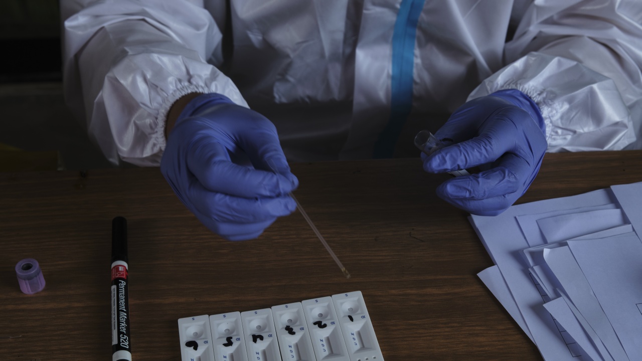 От 200 до 450 души се тестват всекидневно безплатно с антигенни тестове в Перник