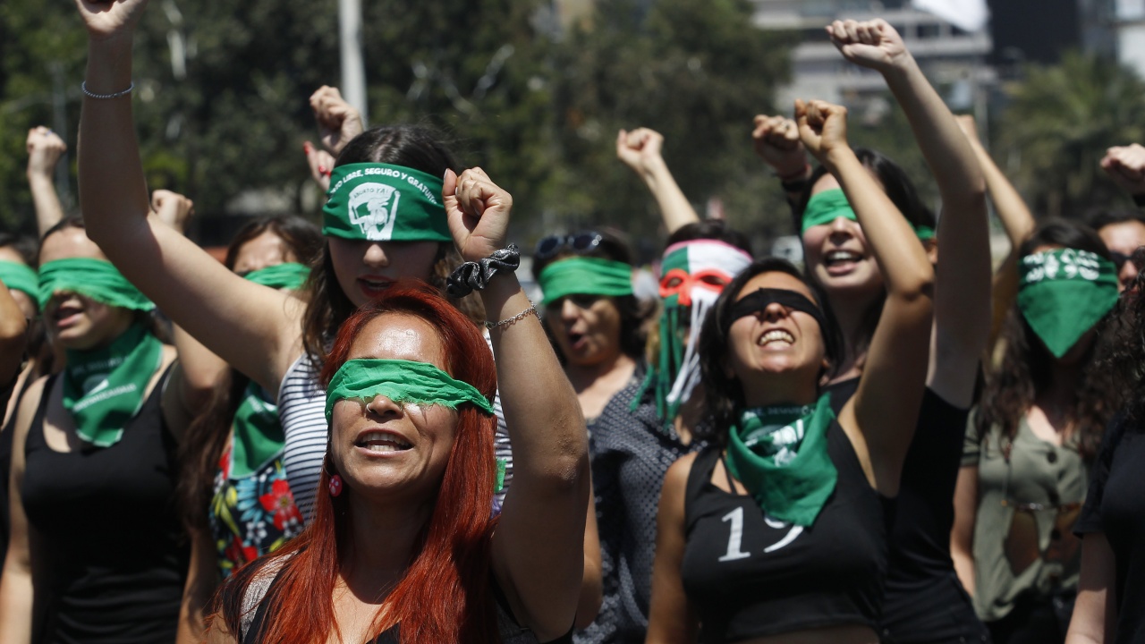 Хиляди жени излязоха на протест срещу "културата на изнасилванията" в Уругвай