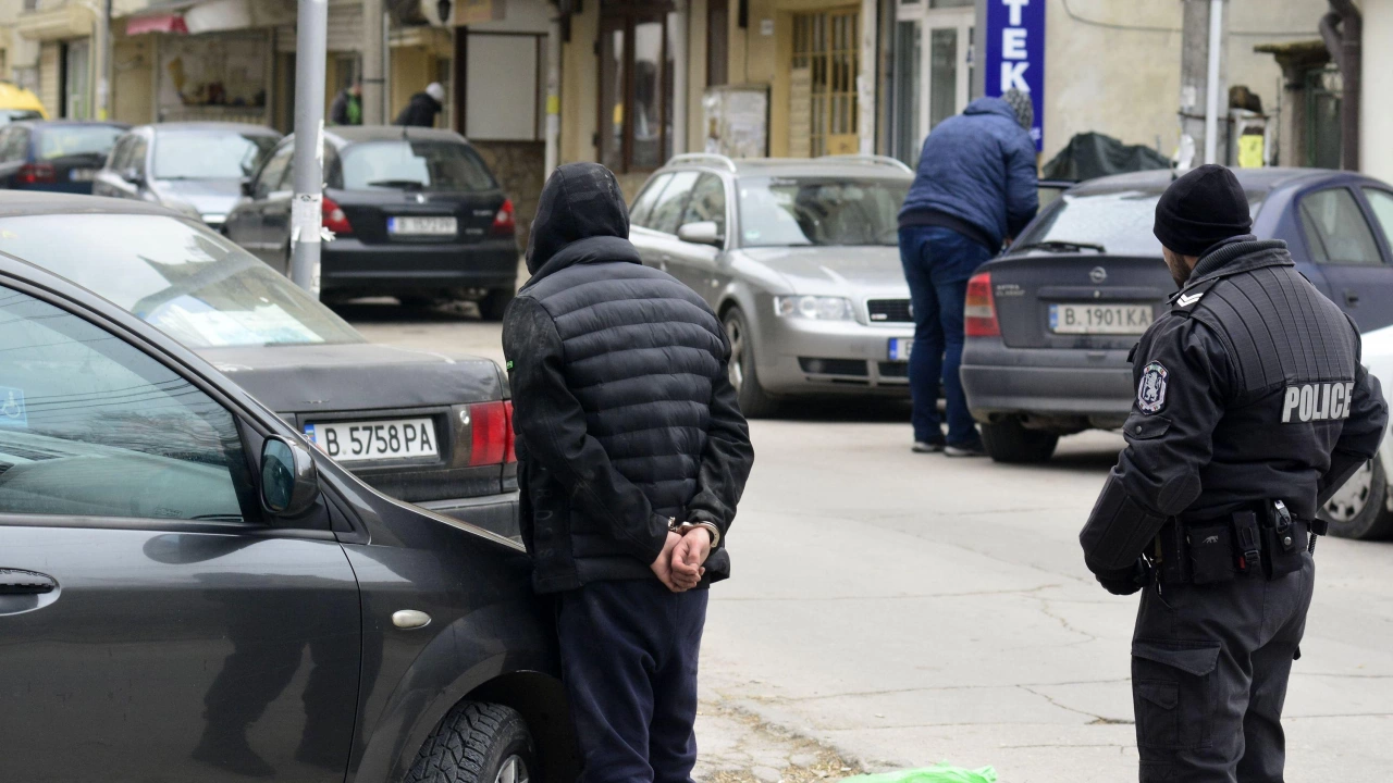 Двама мъже от криминалния контингент на Варна са задържани с