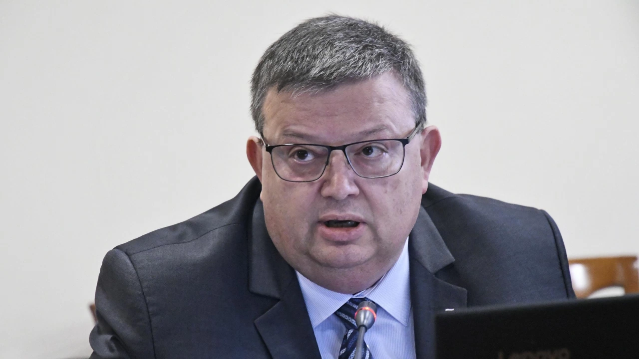 Парламентарната антикорупционна комисия изслушва днес шефа на КПКОНПИ Сотир Цацаров