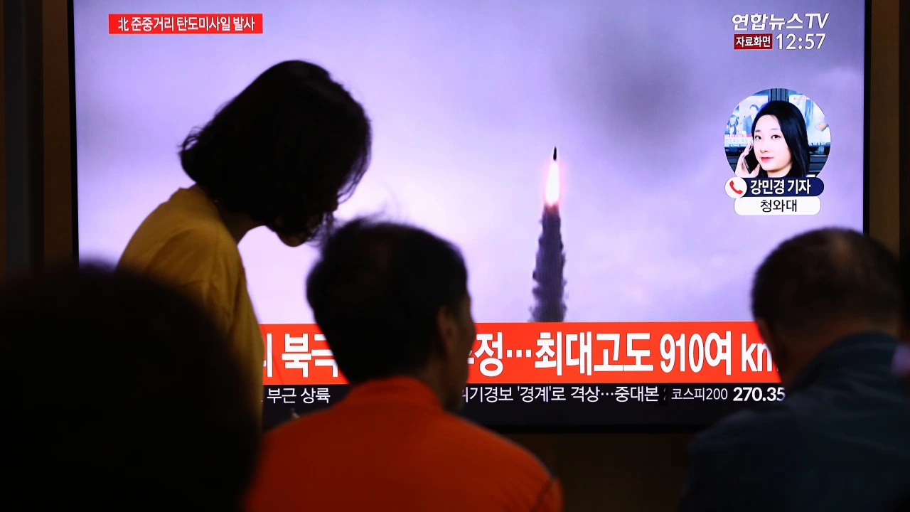 Северна Корея изстреля днес две предполагаеми балистични ракети с малък