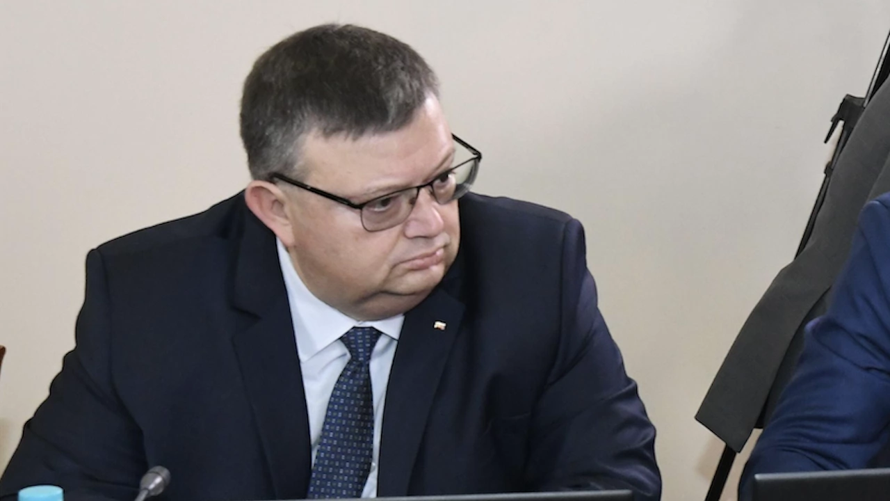 Парламентарната антикорупционна комисия изслушва днес шефа на КПКОНПИ Сотир Цацаров Сотир