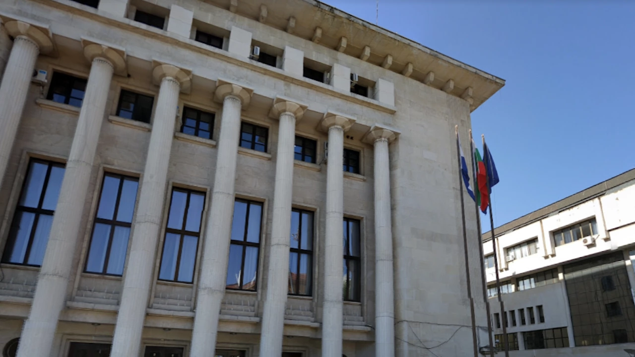 Общински съветници от две политически партии в Бургас поискаха от