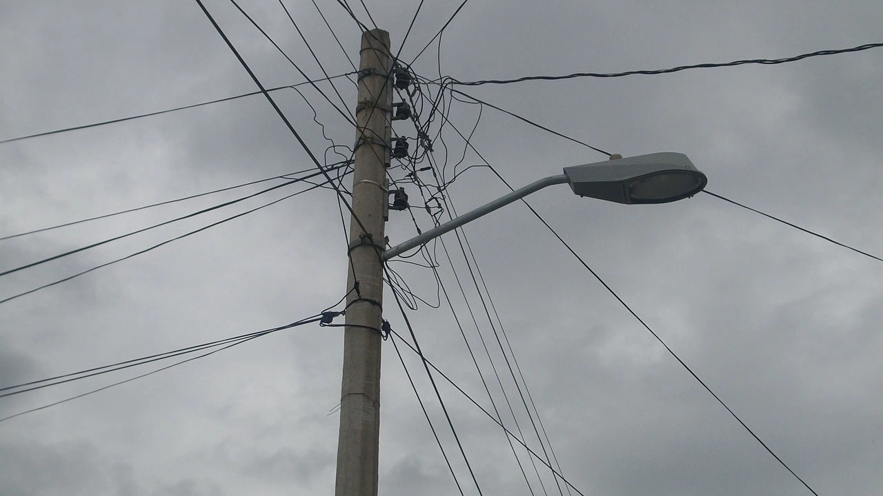 Шоковото поскъпване на тока принуди много общини в страната да
