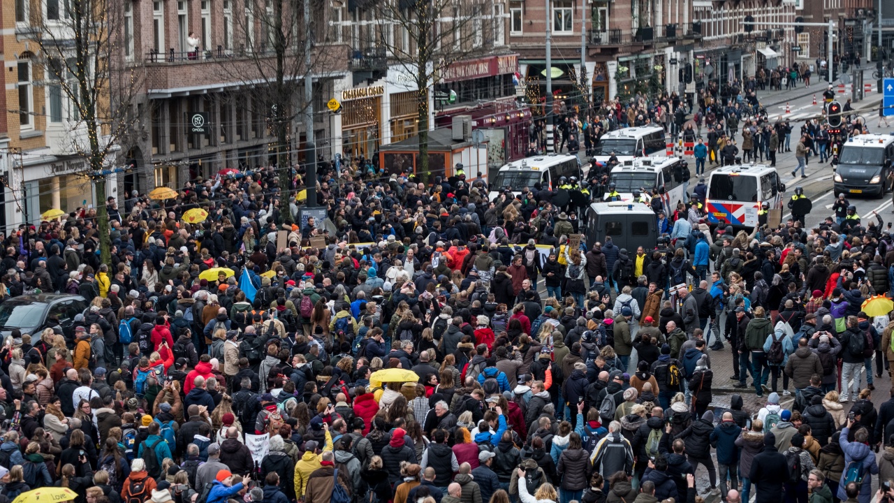  Хиляди чехи излязоха по улиците против ограничения на държавното управление против коронавирус 